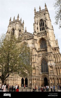  York Minster: Gothiekan mahtava arkkitehtuuri ja hengellinen hiljaisuus